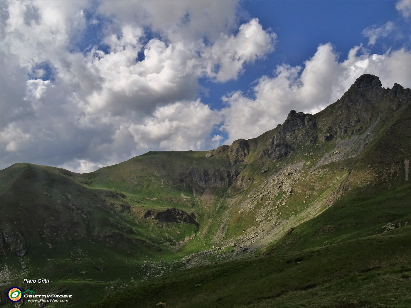 69 Zoom sul percorso di salita dal Monte di Sopra al Valletto.JPG